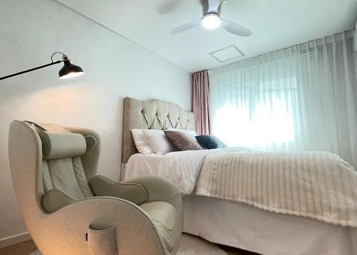플로팅 클라우드 Apartment